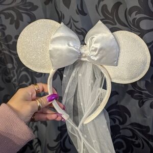 Disney White Glitter Bridal Wedding Minnie Mouse Ears Parks Pearls Vail Princess